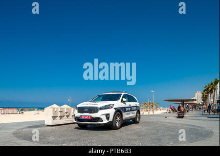 Israel, Tel Aviv - 24. September 2018: Polizei Auto auf der tayelet Promenade geparkt Stockfoto
