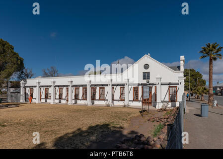 FRASERBURG, SÜDAFRIKA, August 7, 2018: Rathaus und Ämter der Hoogland Munisipality in Fraserburg in der Northern Cape Provinz Stockfoto