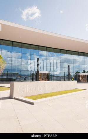 Outdoor Details und Panorama der neuen Internationalen Flughafen Terminal in Gibraltar Stockfoto