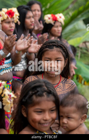 Mittelamerika, Panama, Gatun See. Embera Indian Village. Stockfoto