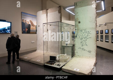 Teile der Berliner Mauer auf Anzeige letzte Berliner Geschichte Museum, in Deutschland Stockfoto