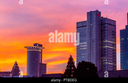 'Mainhattan' Financial Center bei Sonnenuntergang, Frankfurt, Hessen, Deutschland Stockfoto