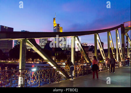 Eiserner Steg Bridge, 1911-12, Sonnenuntergang, Frankfurt, Hessen, Deutschland Stockfoto