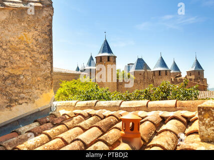 Schöne Aussicht auf den mittelalterlichen Château Comtal (Count) in Carcassonne, Frankreich Stockfoto