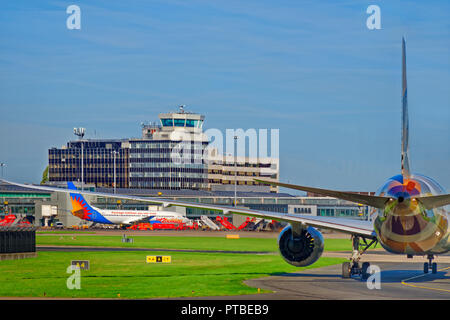 Flughafen Manchester und Jet2 Flugzeuge, Ringway, Greater Manchester, England. UK. Stockfoto