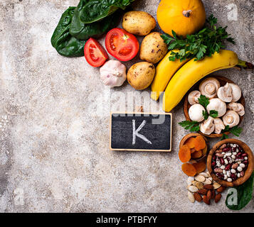 Produkte Kalium enthalten. Gesunde Ernährung Konzept Stockfoto