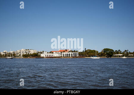 Henry Morrison Flagler Museum in Palm Beach über das Wasser von West Palm Beach, Florida gesehen Stockfoto