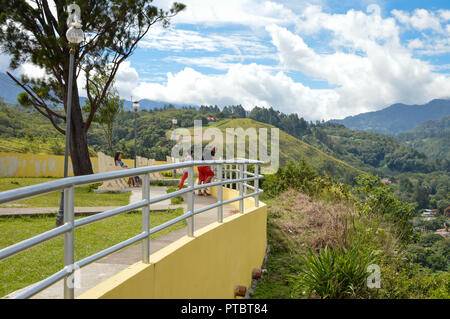 Aussichtsplattform mit den Landschaften der Highlands von Boquete, Chiriqui und Caldera Fluss region Panama Stockfoto