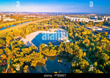 Bundek See und die Stadt Zagreb Antenne herbst Blick, der Hauptstadt von Kroatien Stockfoto