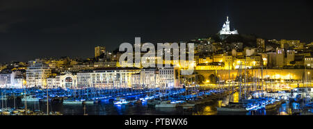 Panoramablick über "LE VIEUX PORT - MARSEILLE - Frankreich Stockfoto