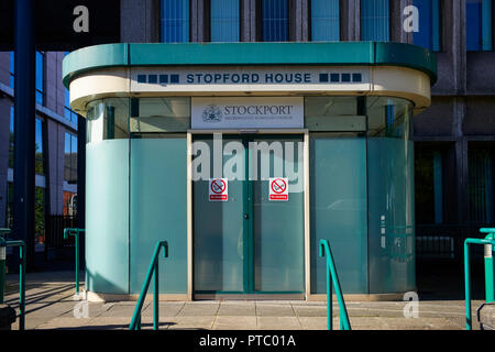 Eingang Stopford Haus der Metropolitan Borough Council Büros in Stockport Stockfoto