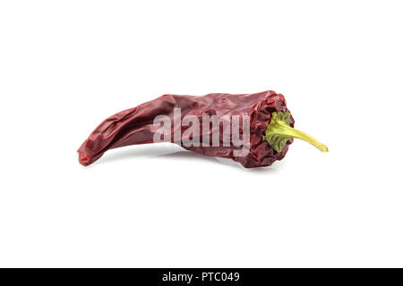 Trockene Pfeffer auf weißem Fond Stockfoto