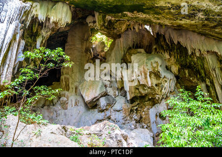 Koh Phaluai, Mu Ko Ang Thong National Park, Golf von Thailand, Siam, Höhle mit Stalaktiten Stockfoto