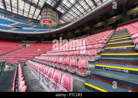 Die Tribünen im Stadion San Siro - offizielle Arena des FC Mailand und FC Inter Stockfoto