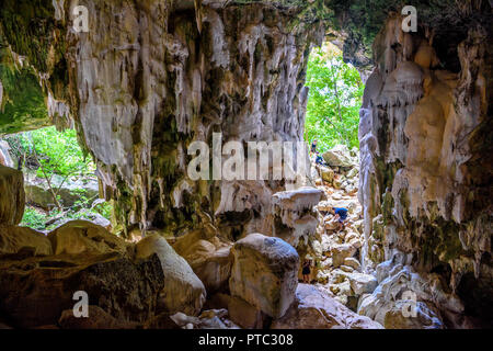 Koh Phaluai, Mu Ko Ang Thong National Park, Golf von Thailand, Siam, Höhle mit Stalaktiten Stockfoto