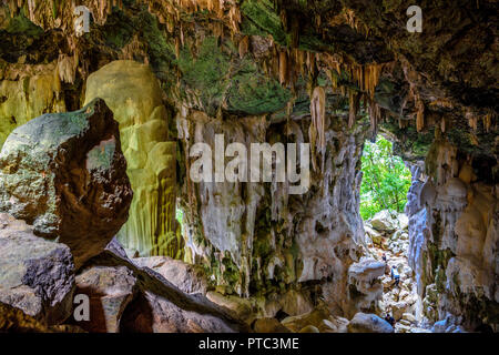 Koh Phaluai, Mu Ko Ang Thong National Park, Golf von Thailand, Siam, Höhle mit Stalaktiten Stockfoto