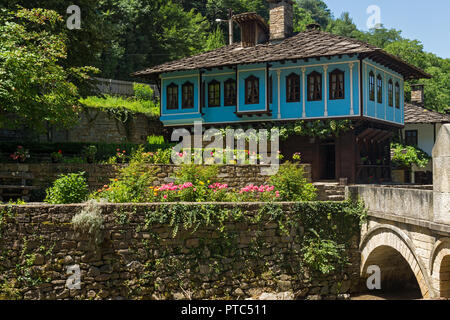 ETAR, Gabrovo, Bulgarien - Juli 6, 2018: Altes Haus in architektonischen Ethnographische Komplex Etar (Etara) in der Nähe der Stadt Gabrovo, Bulgarien Stockfoto