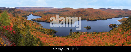 Mont Tremblant National Park Panoramaaussicht mit Herbstfarben, Kanada Stockfoto