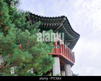 Low Angle Shot eines historischen koreanischen Gebäude Stockfoto