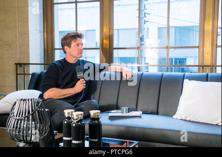2018 Toronto Film Festival 'Haus des Hosts Aurora' ein Interview mit dem Regisseur Thomas Vinterberg für seinen Film "Kursk" Mit: Thomas Vinterberg Wo: Toronto, Kanada, wenn: 7. Sep. 2018 Credit: Lu Chau/WENN.com Stockfoto