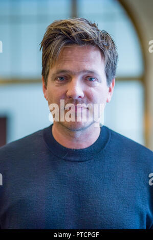 2018 Toronto Film Festival 'Haus des Hosts Aurora' ein Interview mit dem Regisseur Thomas Vinterberg für seinen Film "Kursk" Mit: Thomas Vinterberg Wo: Toronto, Kanada, wenn: 7. Sep. 2018 Credit: Lu Chau/WENN.com Stockfoto