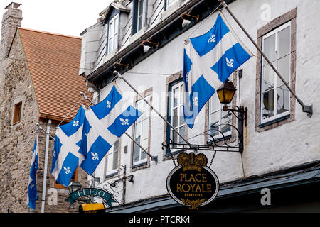 Zeile der Provinz Quebec Flagge, das Fleur de Lys. Ein Symbol für die französische Provinz Quebec in Kanada. Stockfoto