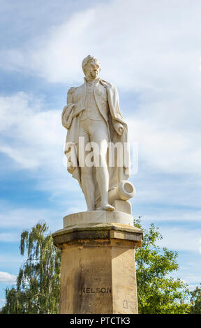 Statue der Schlacht von Trafalgar held Admiral Lord Horatio Nelson auf dem Gelände der Kathedrale von Norwich, Norwich, Norfolk, East Anglia, England, Großbritannien Stockfoto