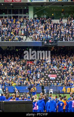 West Coast Eagles premiership Spieler Lewis Jetta auf der Bühne feiern nach 2018 AFL Grand Final am MCG Melbourne, Victoria, Australien. Stockfoto