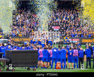 Konfetti, West Coast Eagles premiership Spieler feiern nach 2018 AFL Grand Final am MCG Melbourne, Victoria, Australien. Stockfoto