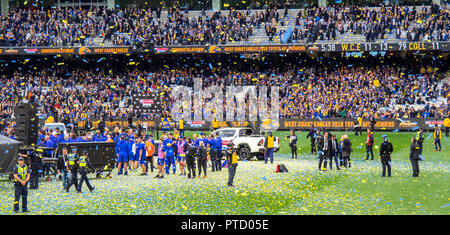 Konfetti, West Coast Eagles premiership Spieler feiern nach 2018 AFL Grand Final am MCG Melbourne, Victoria, Australien. Stockfoto