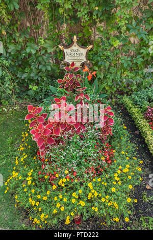 Grab von Erich Kästner, 1899-1974, Schriftsteller, Friedhof der katholischen Filialkirche St. Georg, Bogenhausen, München, Oberbayern Stockfoto