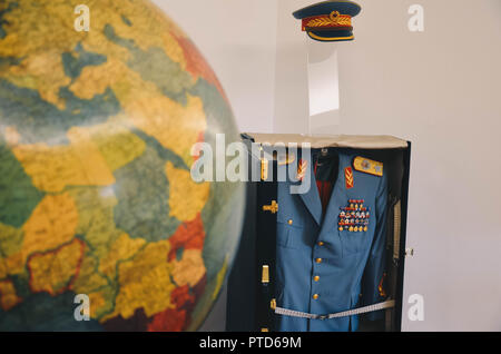 Uniformen der Josip Broz Tito, Museum von Jugoslawien, Belgrad, Serbien, Balkan, September 2018 Stockfoto