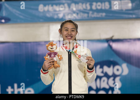 Stadt Buenos Aires, Buenos Aires, Argentinien. 8. Oktober, 2018. Sport. Stadt Buenos Aires, Argentinien, 8. Oktober 2018. - KAYLIN SÜNDE YAN HSIEH von Hongkong, China, gewinnt Silbermedaille in der Fechten Frauen Ã‰pée Einzelnen an Tag zwei von Buenos Aires 2018 Youth Olympic Games Youth Olympic Park am 8. Oktober 2018 in Buenos Aires, Argentinien. Credit: Julieta Ferrario/ZUMA Draht/Alamy leben Nachrichten Stockfoto