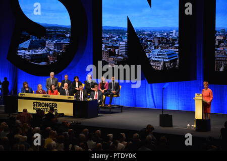 Glasgow, UK. 9. Oktober, 2018. Erster Minister - Nicola Sturgeon liefert ihrer Grundsatzrede Schließen der SNP Jährliche nationale Konferenz, SECC, Glasgow, UK. Credit: Colin Fisher/Alamy leben Nachrichten Stockfoto