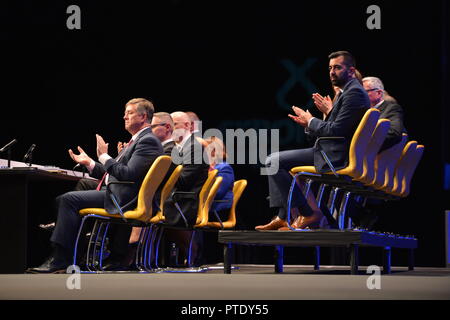 Glasgow, UK. 9. Oktober, 2018. Der schottische Kabinett hört die Bühne als der erste Minister - Nicola Sturgeon ihrer Grundsatzrede Schließen der SNP Jährliche nationale Konferenz, SECC, Glasgow, UK liefert. Credit: Colin Fisher/Alamy leben Nachrichten Stockfoto