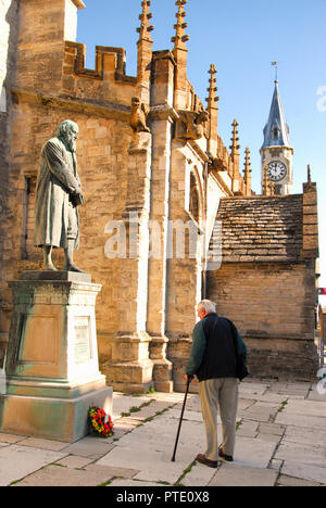 Dorchester. 9. Oktober 2018. Die Menschen genießen den Nachmittag Sonnenschein in Dorchester, Hauptstadt der Grafschaft Dorset Credit: stuart Hartmut Ost/Alamy leben Nachrichten Stockfoto