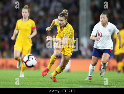 Das Craven Cottage, London, UK. 9. Okt., 2018. Internationaler Fußball Frauen freundlich, England und Australien; Steph Catley von Australien bricht schnell Kredit: Aktion plus Sport/Alamy leben Nachrichten Stockfoto