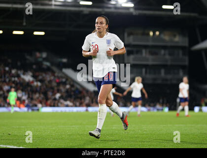 Das Craven Cottage, London, UK. 9. Okt., 2018. Internationaler Fußball Frauen freundlich, England und Australien; Lucy Staniforth von England Credit: Aktion plus Sport/Alamy leben Nachrichten Stockfoto