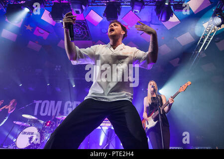 Glasgow, Schottland, Großbritannien. 9. Oktober, 2018. Tom Brennan, in Konzert im Barrowlands Ballsaal, Glasgow, UK. Credit: Stuart Westwood/Alamy leben Nachrichten Stockfoto