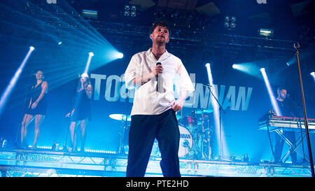 Glasgow, Schottland, Großbritannien. 9. Oktober, 2018. Tom Brennan, in Konzert im Barrowlands Ballsaal, Glasgow, UK. Credit: Stuart Westwood/Alamy leben Nachrichten Stockfoto