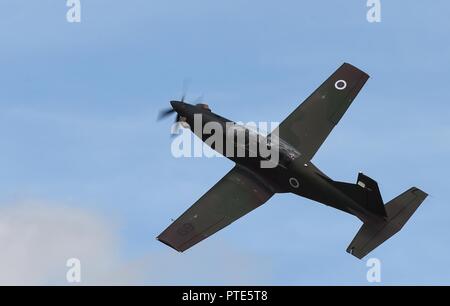 FAIRFORD, Großbritannien - eine Pilatus PC-9 M Swift, der Slowenischen Air Force geflogen, fliegt letzten Zuschauer während der 2017 Royal International Air Tattoo (RIAT) an RAF Fairford, Vereinigtes Königreich, am 14. Juli 2017. In diesem Jahr feiert 70-jähriges Jubiläum der US-Air Force, die während RIAT durch seine Abstammung und Fortschritte in militärischen Flugzeugen hervorgehoben wurde. Stockfoto