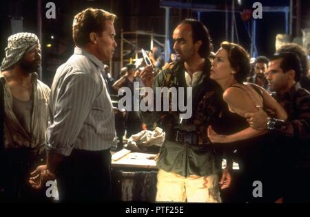 Original Film Titel: TRUE LIES. Englischer Titel: TRUE LIES. Jahr: 1994. Regie: James Cameron. Stars: ART MALIK; Jamie Lee Curtis; ARNOLD SCHWARZENEGGER. Quelle: 20th Century Fox/Album Stockfoto