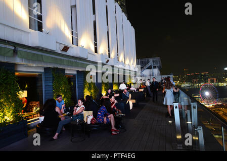 Sevva Bar auf der Dachterrasse in Hongkong. Stockfoto