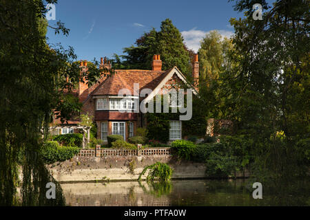 England, Berkshire, Goring an der Themse, Rückseite des Mill Cottage, wo George Michael lebte und starb Stockfoto