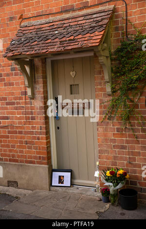 England, Berkshire, Goring an der Themse, Tribute vor der Tür der Mill Cottage, George Michael's Home Stockfoto