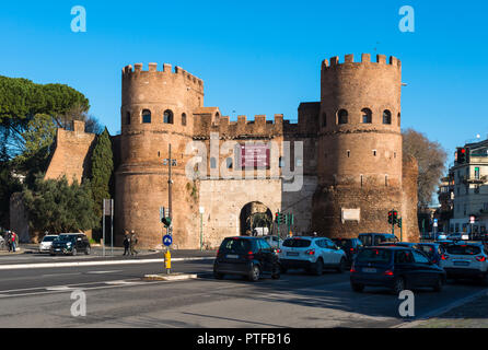 Porta San Paolo, Via Ostiense, Rom, Latium, Italien, Europa Stockfoto