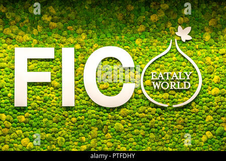 BOLOGNA, Italien - 2. OKTOBER 2018: Lichter erleuchten sind Logo von FICO EATALY WELT, das größte agri-food-Park in der Welt Stockfoto