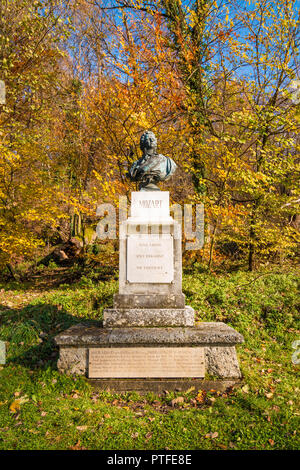 Büste von Wolfgang Amadeus Mozart im Park auf Kapuzinerberg in Salzburg, Österreich. Stockfoto