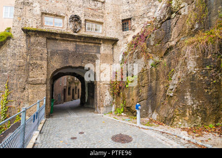 Innere Steintor (innere Stone Gate) auf Steingasse wurde in 1280 erbaut, während im Jahre 1634 erweitert. Das älteste Tor von Salzburg, Österreich Stockfoto