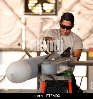 Senior Airman Gabriel Rey konkurriert in einem vierteljährlichen Last Wettbewerb, Hill Air Force Base, Ohio, 21. Juli 2017. Stockfoto